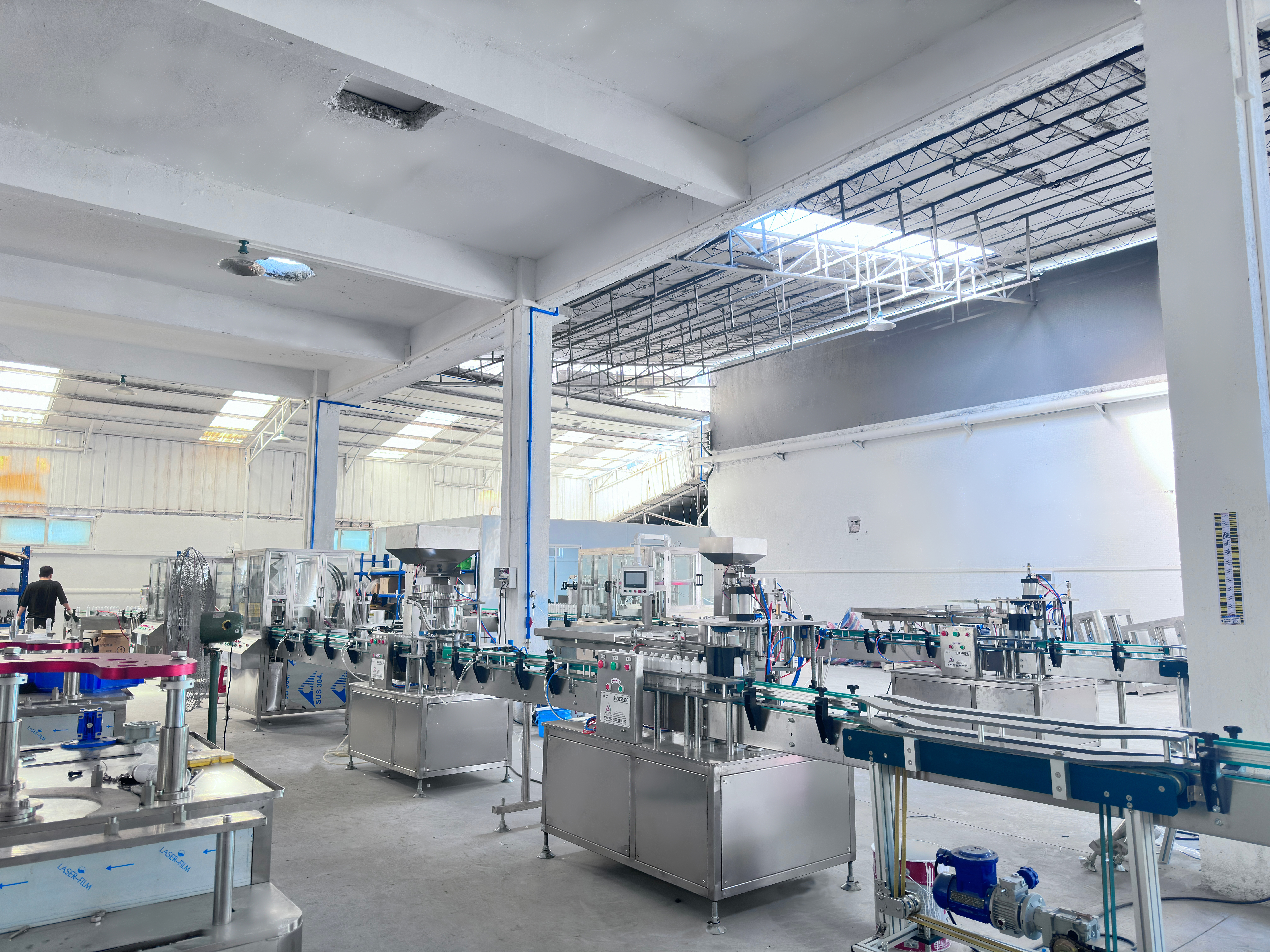 车间-气雾自动线 车间-气雾自営線