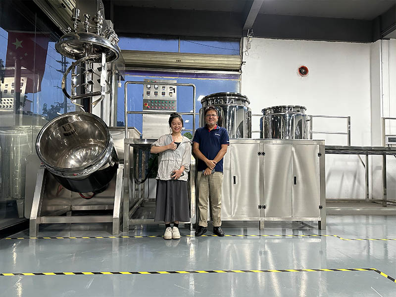 乳化ポットを訪れる海外のお客様