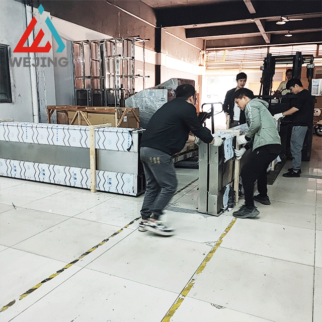 充填機、ラベル貼付機、ベルト包装機