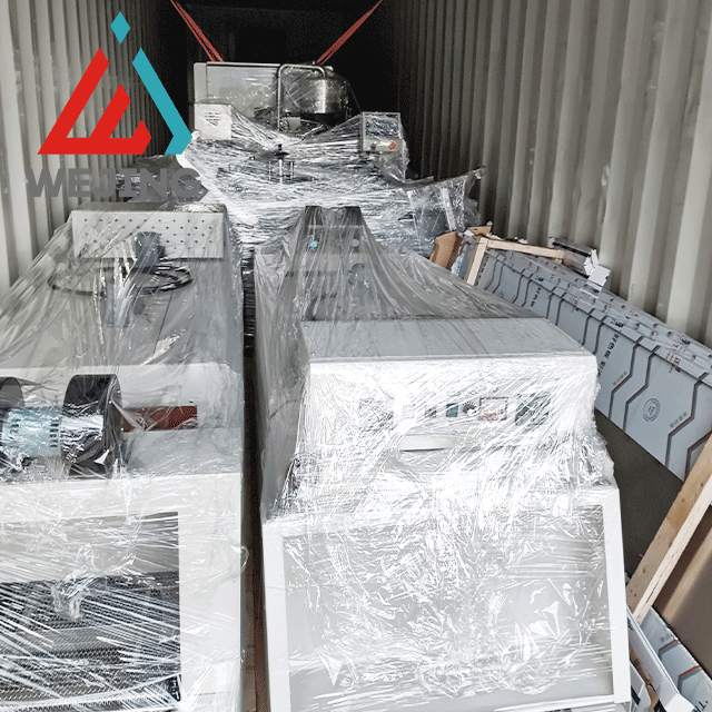 充填ラベル機械の積み込みと出荷