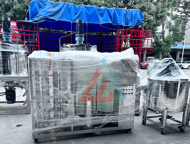 積み込み出荷を待つ乳化ポットと水処理