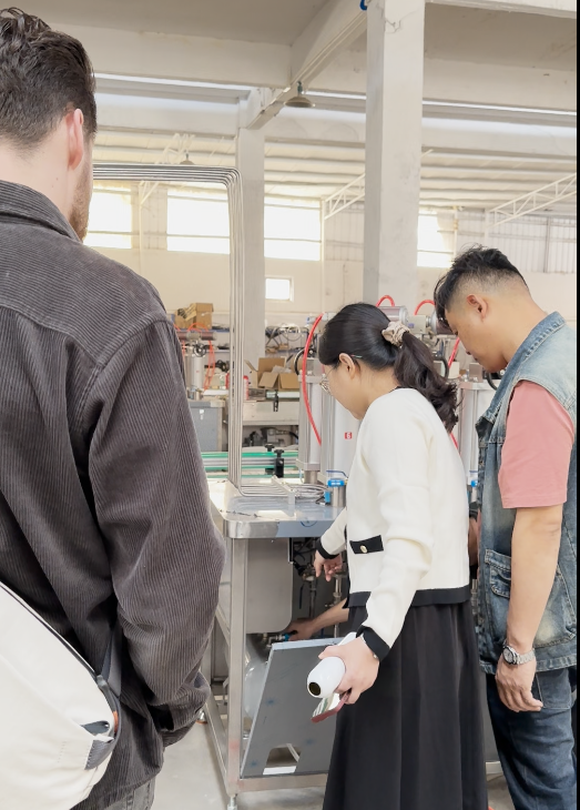 米国の顧客の工場での BOV エアロゾル充填生産ラインの受け入れ 1 (1)