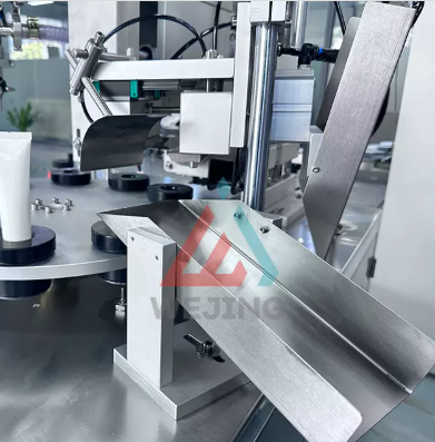 チューブ充填シール機