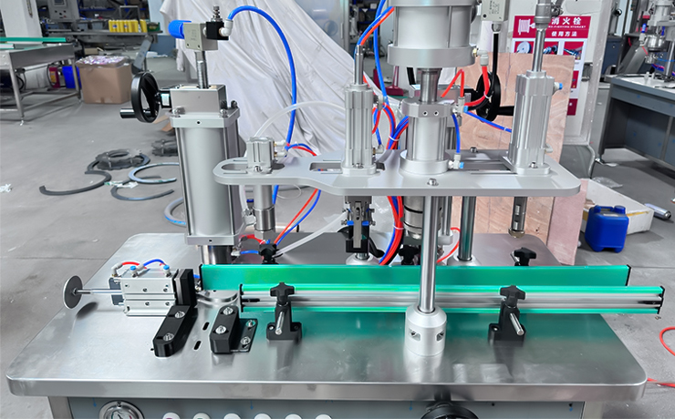 工場訪問ダイアログ: 半自動 4-in-1 エアゾール充填機の初心者ガイド